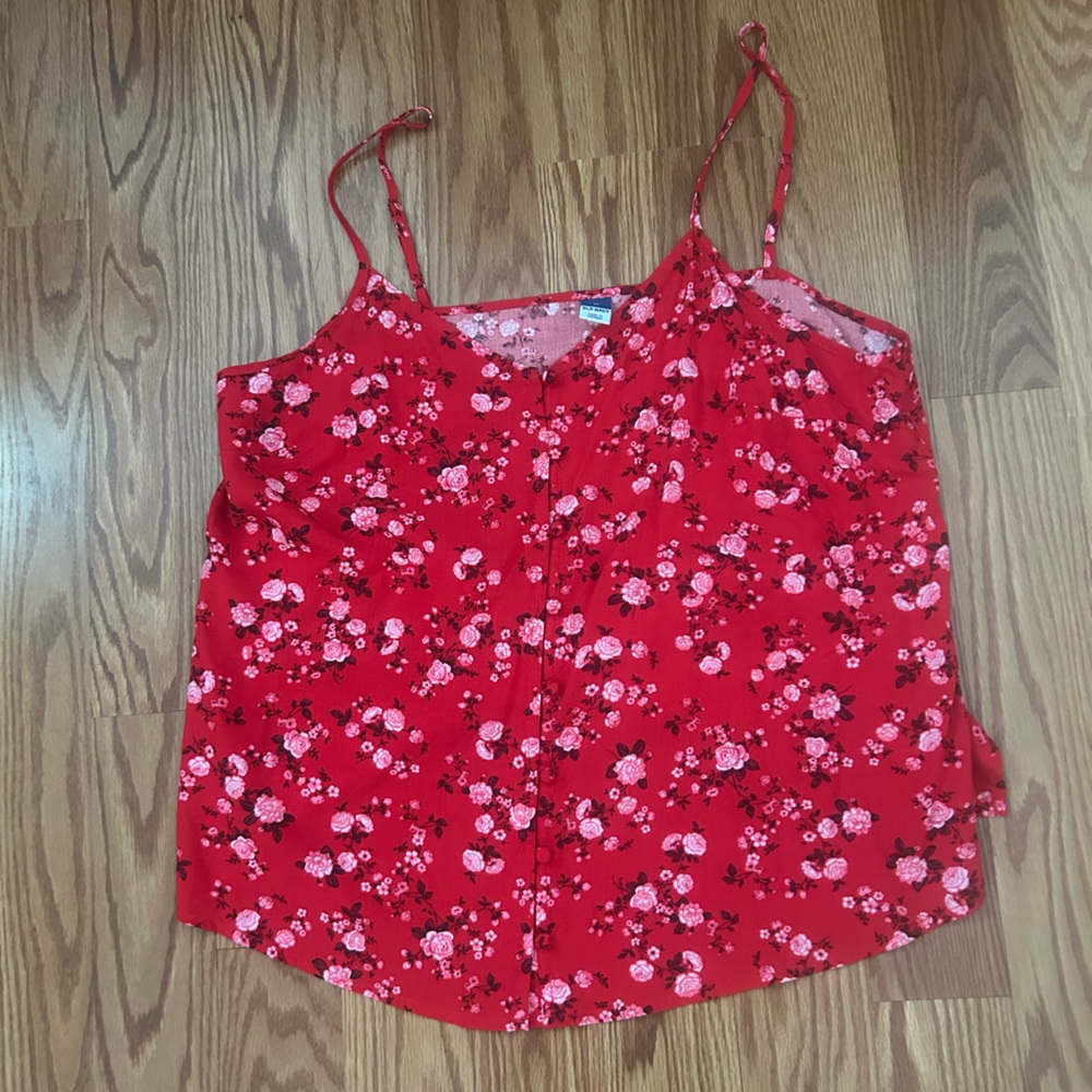 Tank top with buttons
